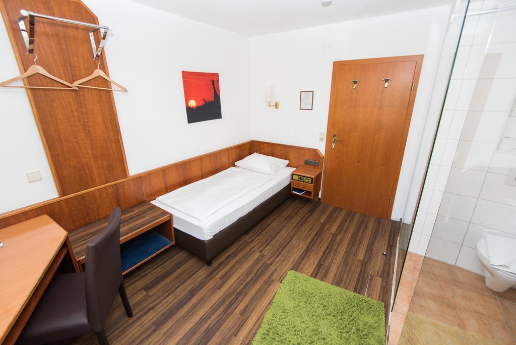 Hotel Am Friedensplatz Stuttgart Cameră foto