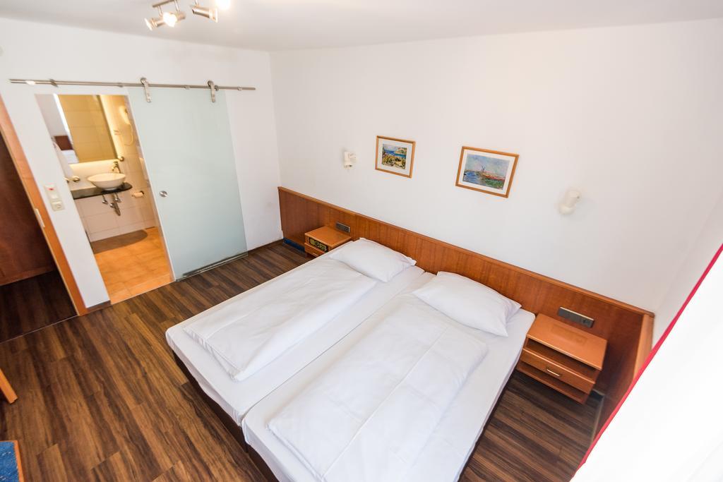 Hotel Am Friedensplatz Stuttgart Cameră foto