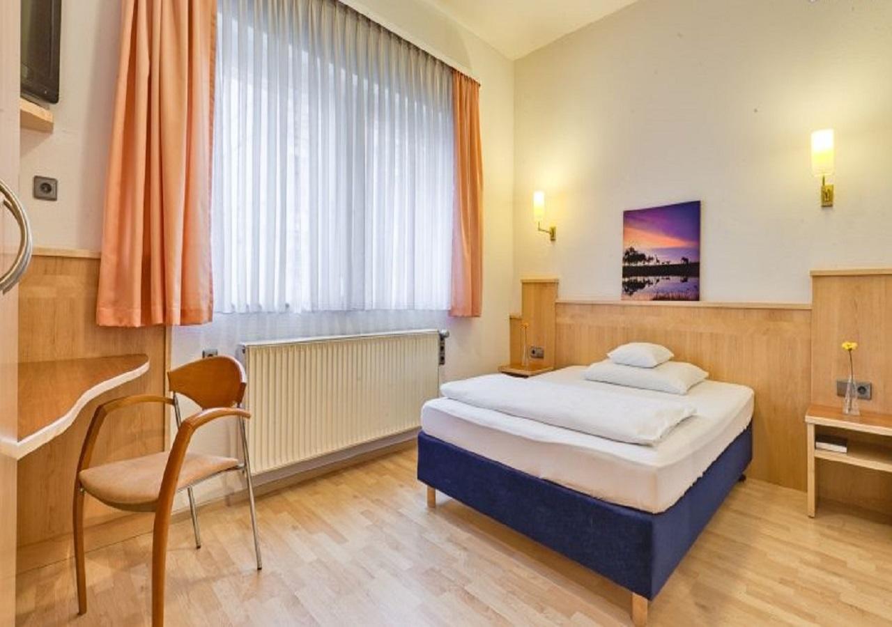Hotel Am Friedensplatz Stuttgart Exterior foto