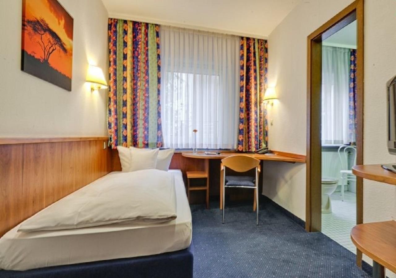 Hotel Am Friedensplatz Stuttgart Exterior foto