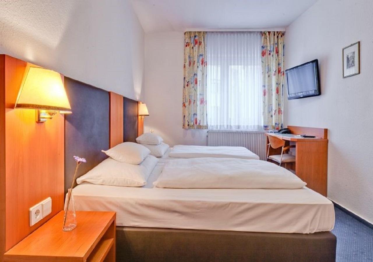 Hotel Am Friedensplatz Stuttgart Exterior foto